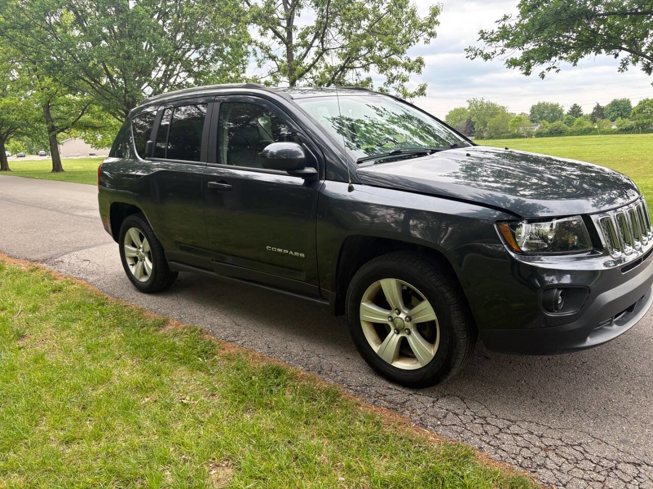 Used 2014 Jeep Compass Latitude w/ Sun/Sound Group AWD/4WD image 12