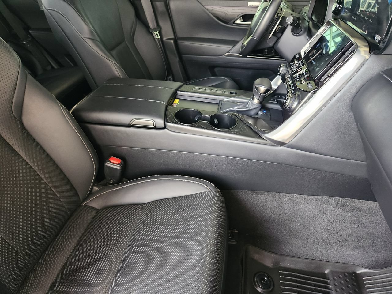 Used 2023 Lexus LX 600 4WD w/ Luxury Package image 13