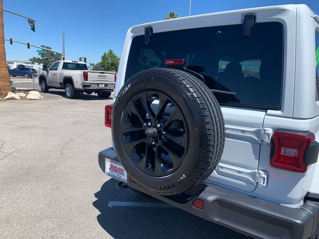 Used 2025 Jeep Wrangler Unlimited Sahara AWD/4WD image 8