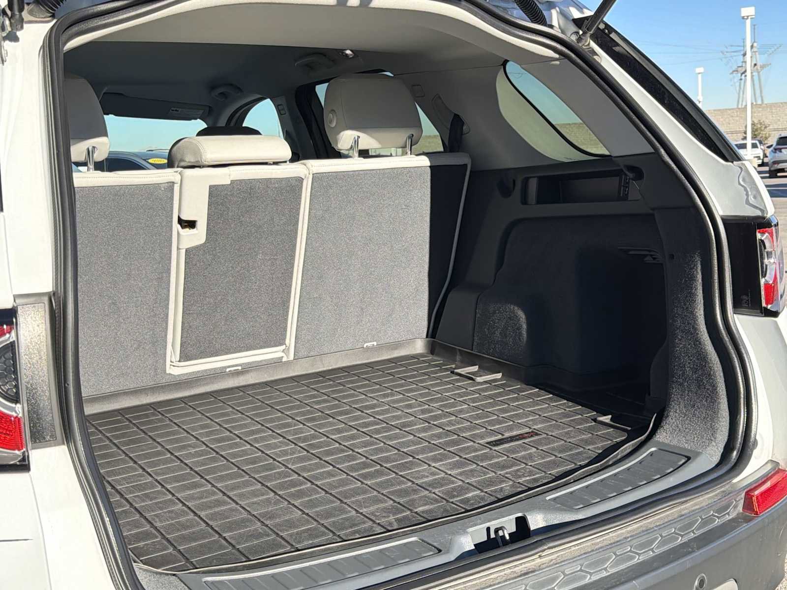 Used 2016 Land Rover Discovery Sport SE image 14