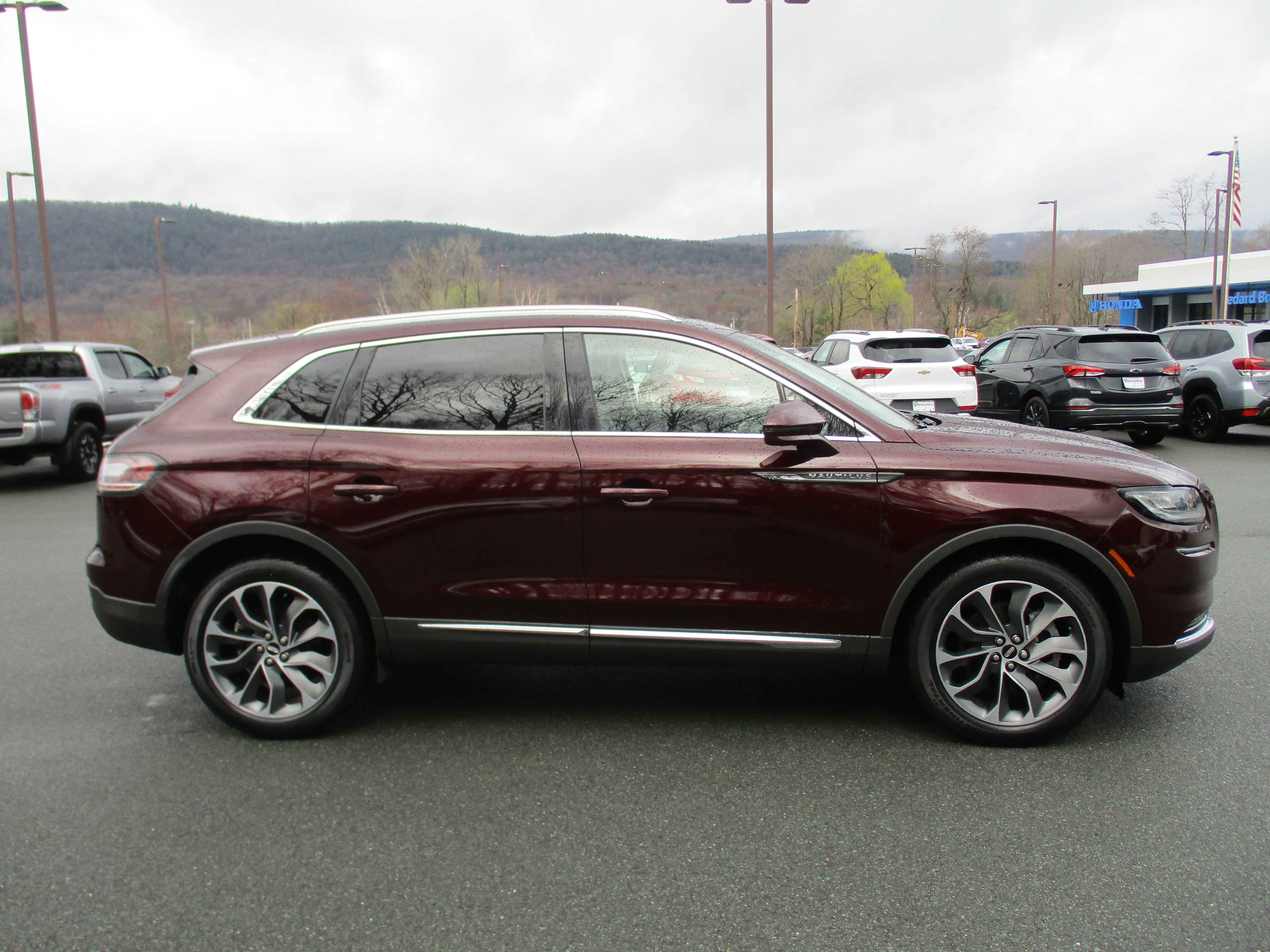 Used 2022 Lincoln Nautilus Reserve w/ Luxury Package AWD/4WD image 4