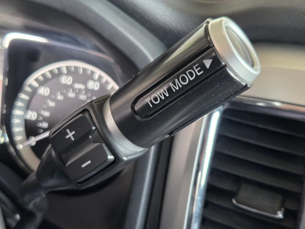 Used 2017 Nissan Titan SL AWD/4WD image 7
