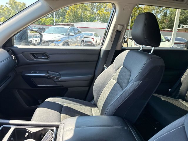 Used 2025 Nissan Pathfinder SV FWD image 18