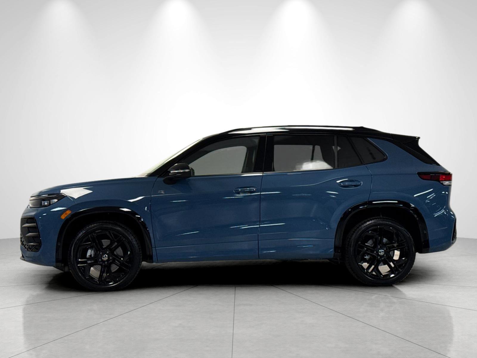 New 2026 Volkswagen Tiguan SE R-Line AWD/4WD image 2