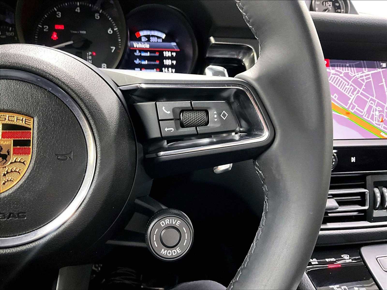 Used 2025 Porsche Macan image 23