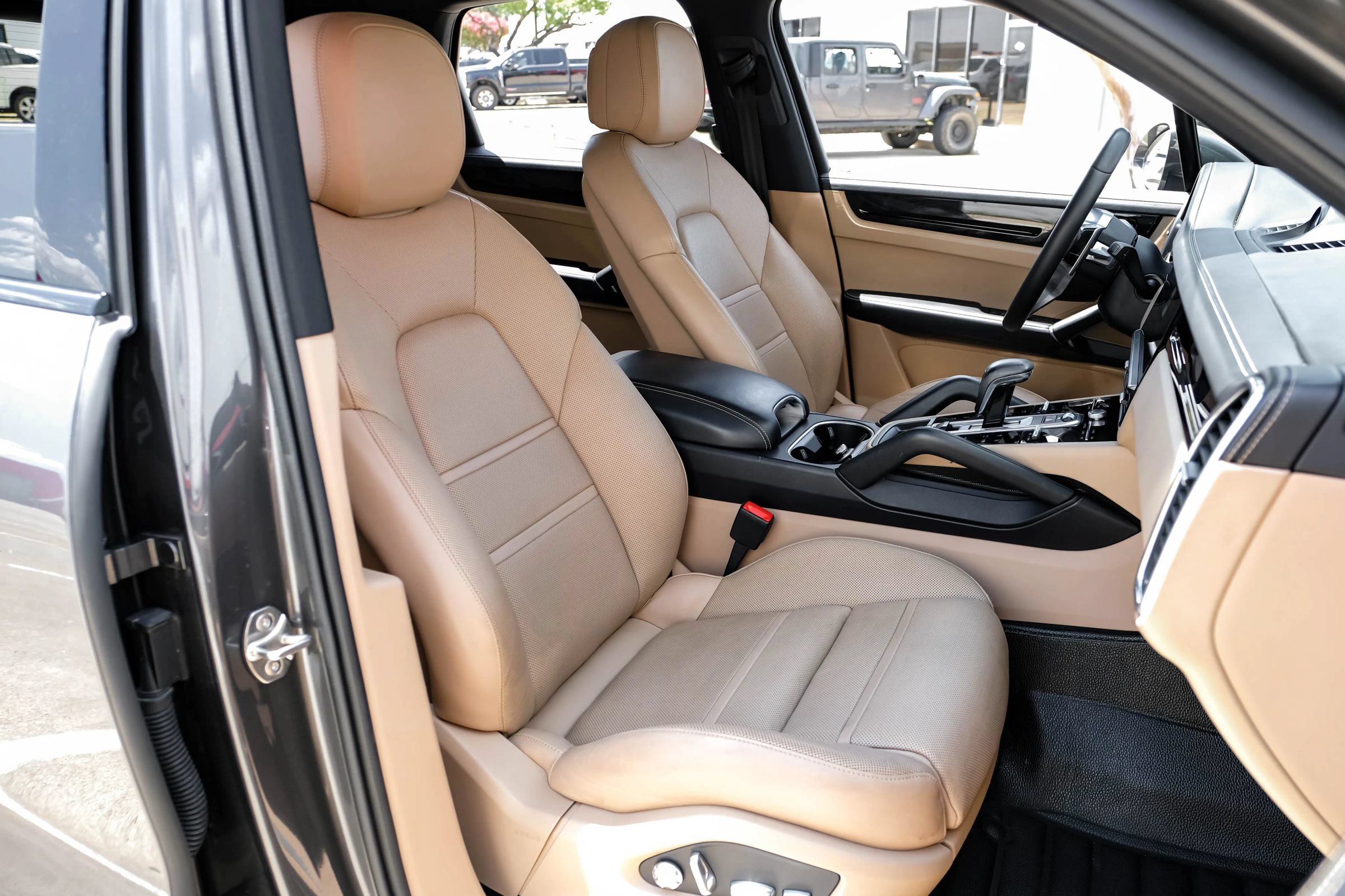 Used 2021 Porsche Cayenne S AWD/4WD image 32