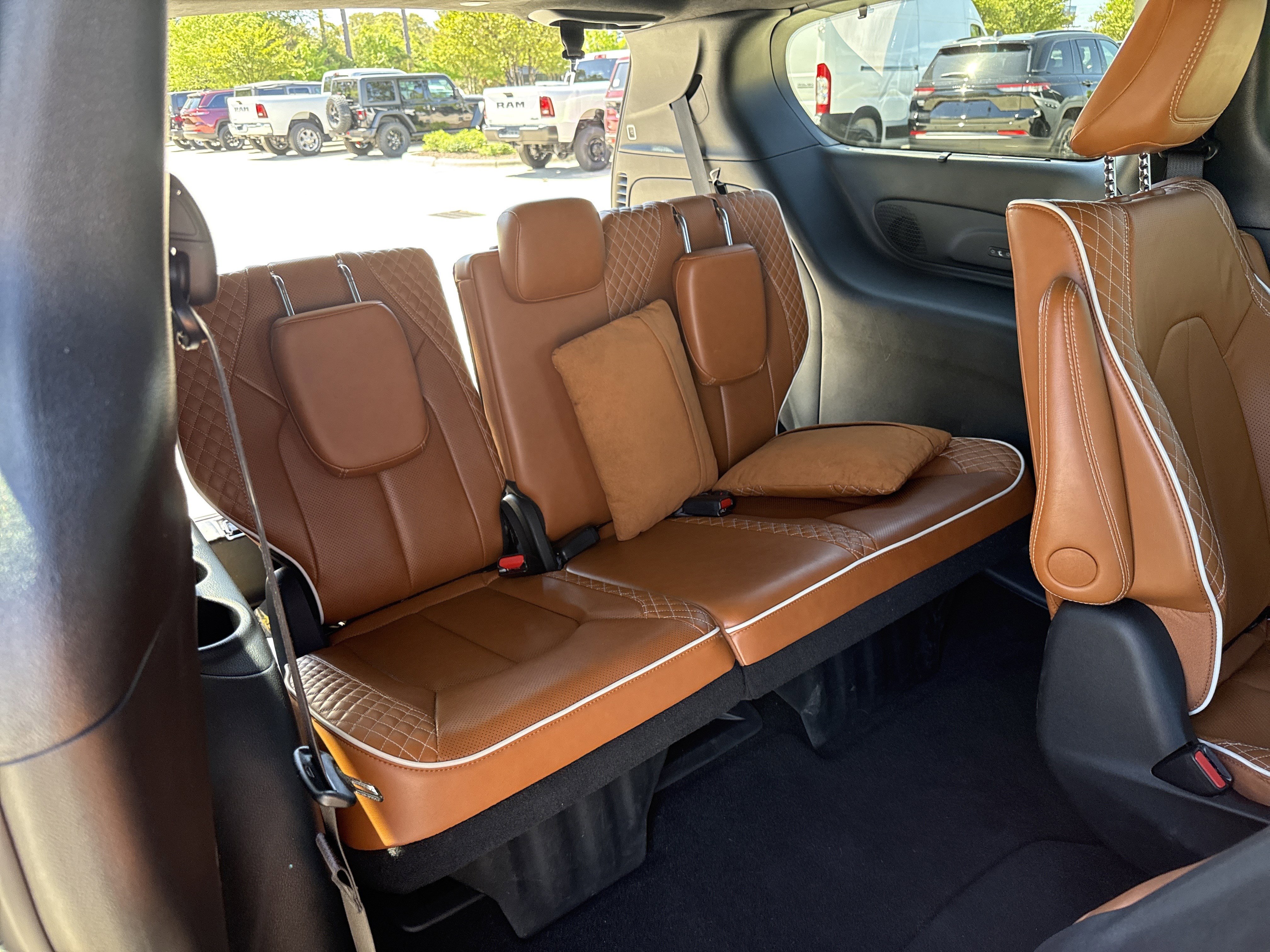 Used 2024 Chrysler Pacifica Pinnacle FWD image 31