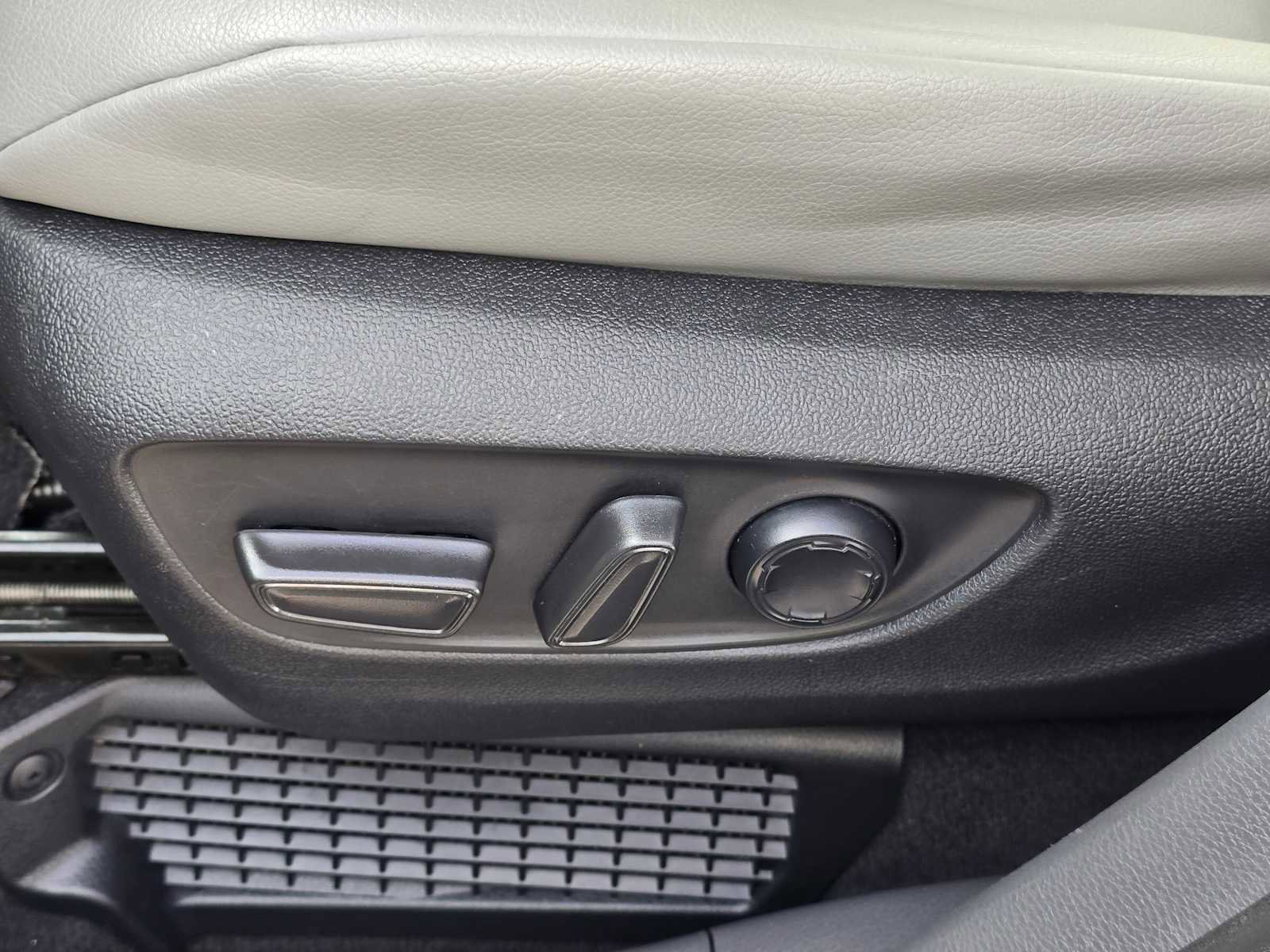 Used 2022 Toyota Sienna XLE image 26