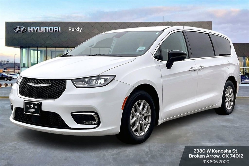 Used 2024 Chrysler Pacifica Touring-L