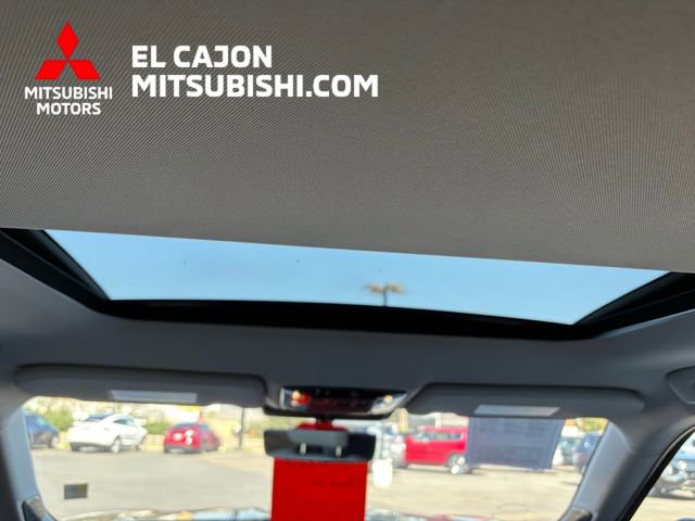 Used 2025 Mitsubishi Outlander AWD image 23