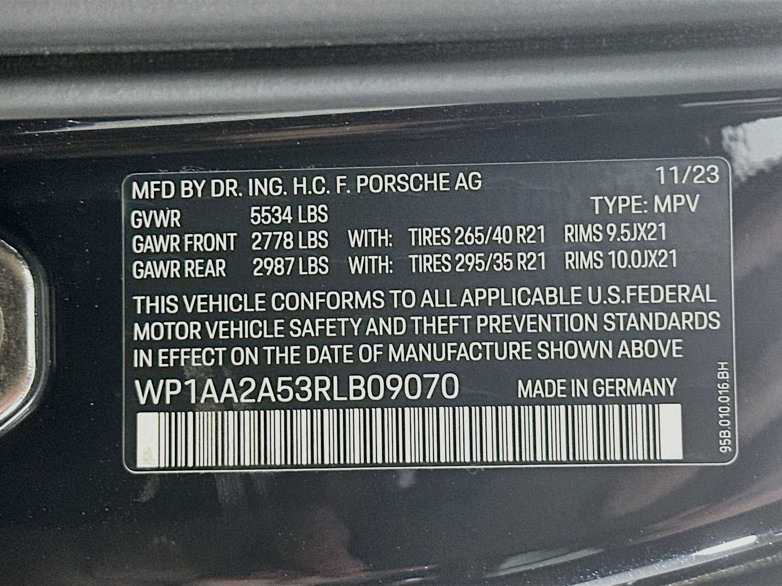 Certified 2024 Porsche Macan Turbo AWD/4WD image 34