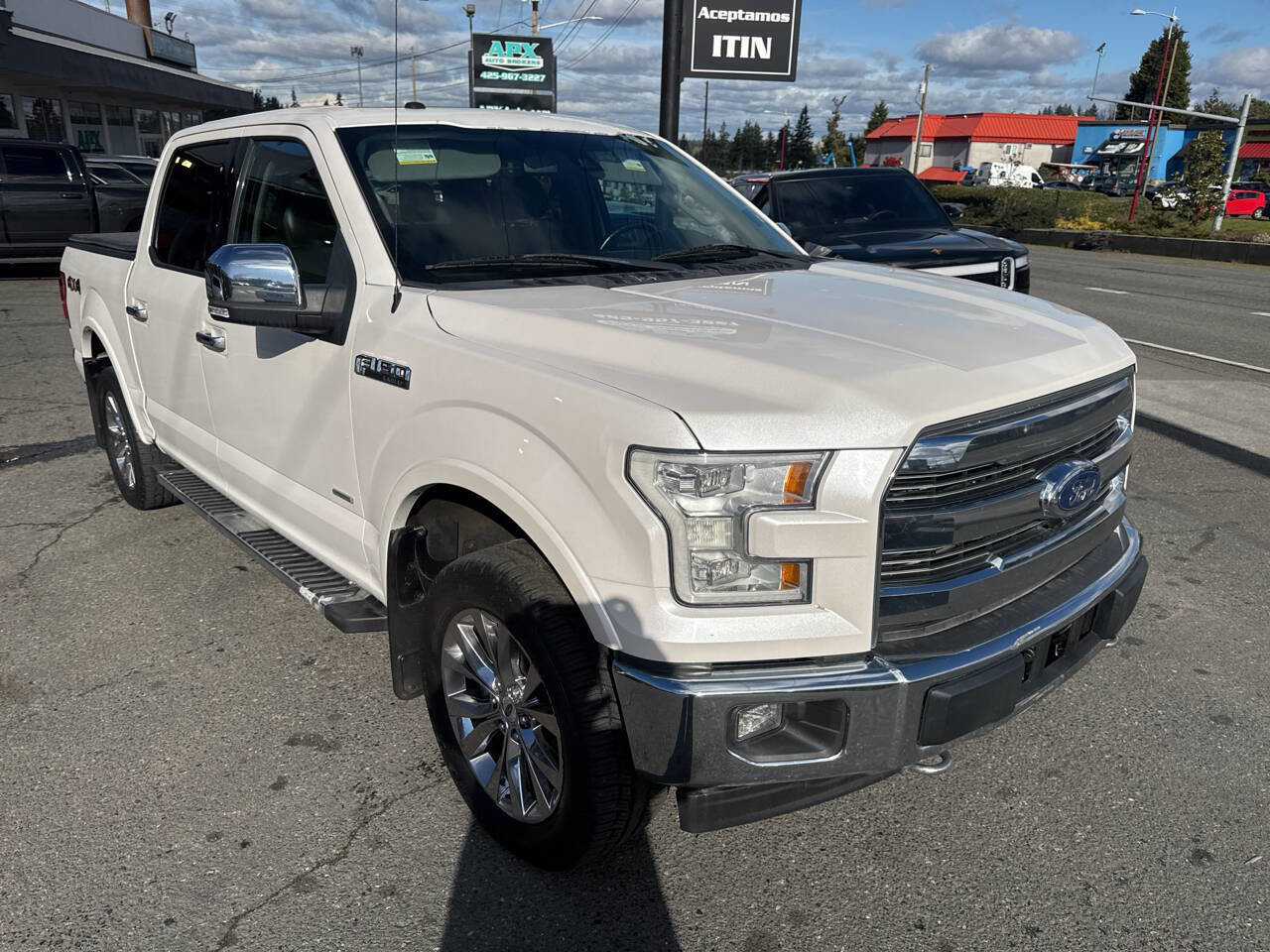 Used 2017 Ford F150 Lariat w/ Equipment Group 502A Luxury image 8