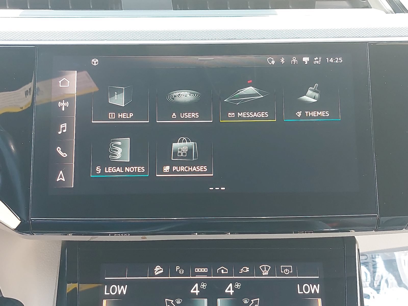 Used 2024 Audi Q8 e-tron Prestige w/ Prestige Package AWD/4WD image 25
