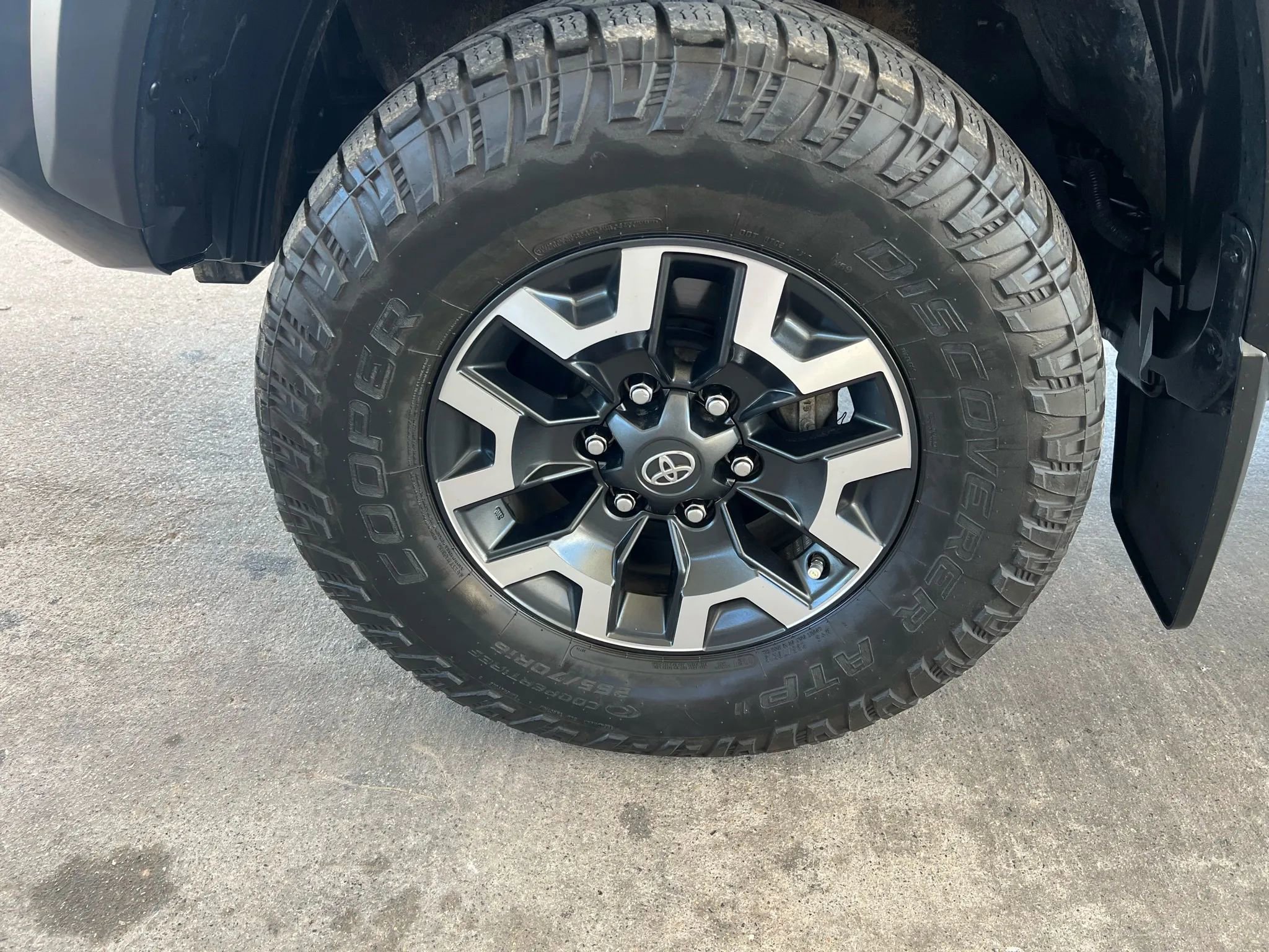 Used 2021 Toyota Tacoma TRD Off-Road image 32
