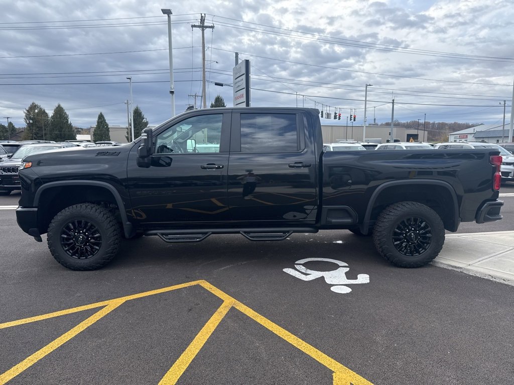 Used 2024 Chevrolet Silverado 2500 LT w/ Midnight Edition image 4