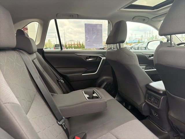 Used 2021 Toyota RAV4 XLE w/ Convenience Package image 34