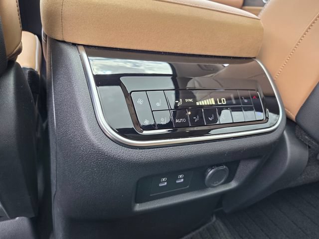 Certified 2026 INFINITI QX80 Luxe w/ Cargo Package AWD/4WD image 17