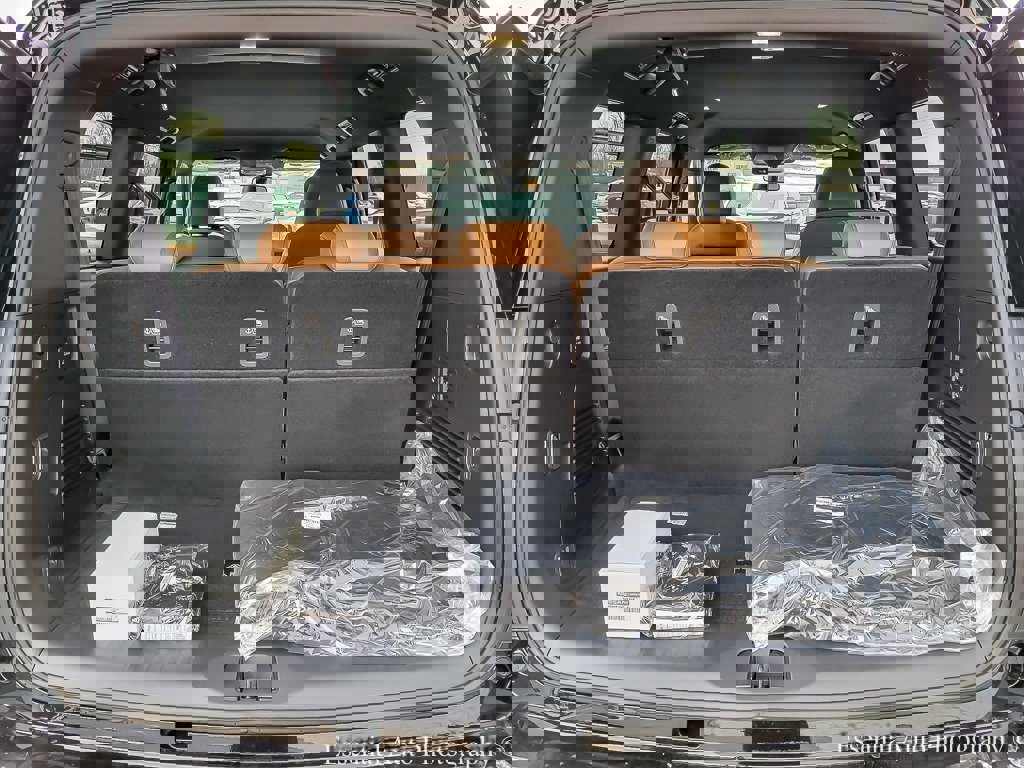 New 2026 Nissan Armada SL w/ Captain's Chari Seat Package image 16