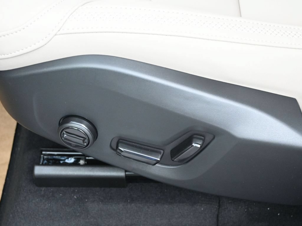 New 2026 Volvo XC60 B5 Core AWD/4WD image 12