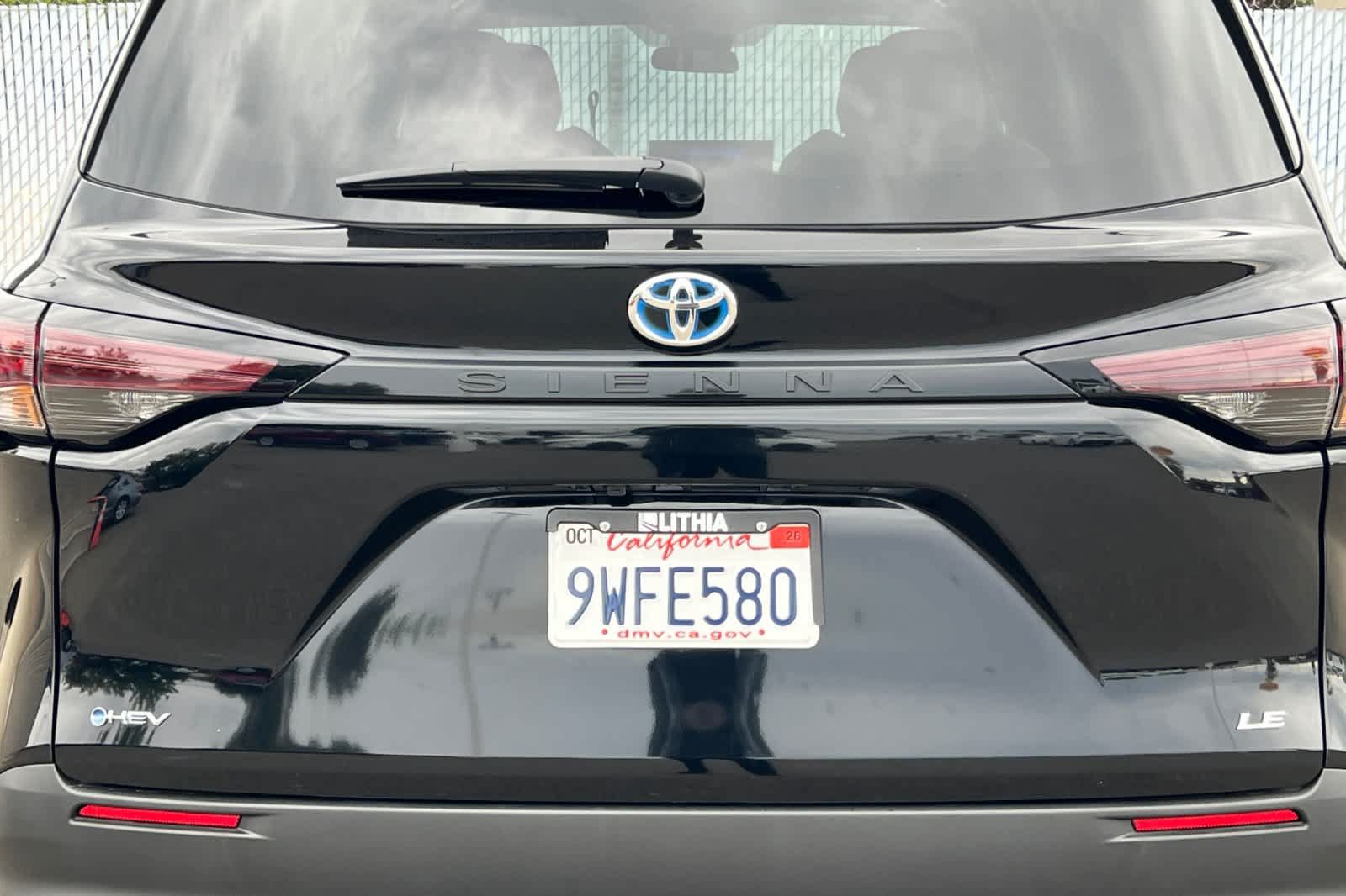 Certified 2025 Toyota Sienna LE FWD image 22