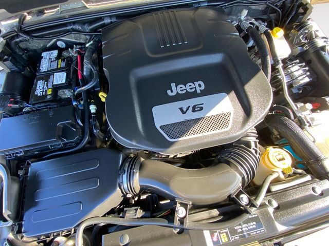 Used 2017 Jeep Wrangler Unlimited Rubicon w/ Cold Weather Group image 28