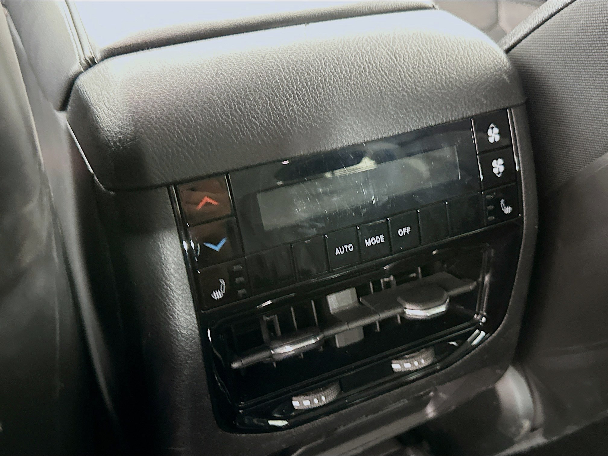 Used 2023 Jeep Grand Cherokee L Limited AWD/4WD image 27