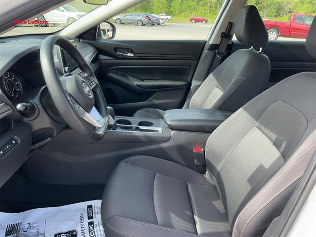Used 2025 Nissan Altima 2.5 SV FWD image 21