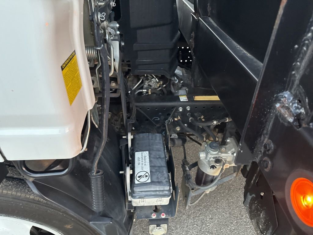 Used 2023 Chevrolet Low Cab Forward 5500XD image 34