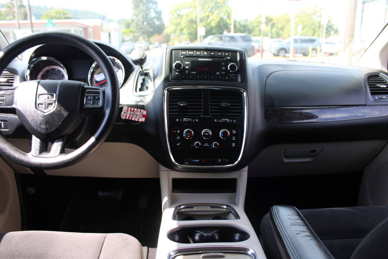 Used 2016 Dodge Grand Caravan SXT FWD image 11