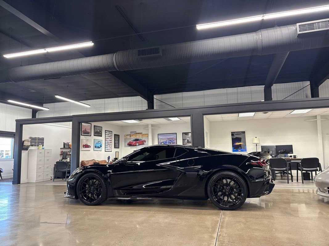 Used 2025 Chevrolet Corvette Z06 image 7