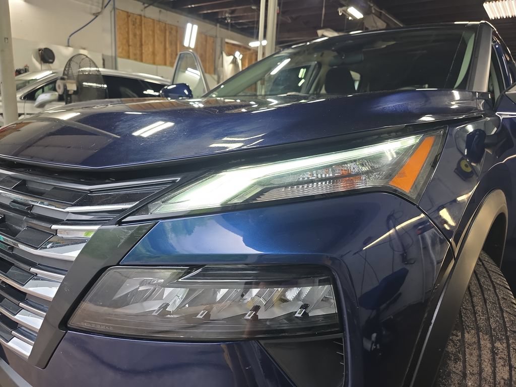 Used 2024 Nissan Rogue SV AWD/4WD image 29