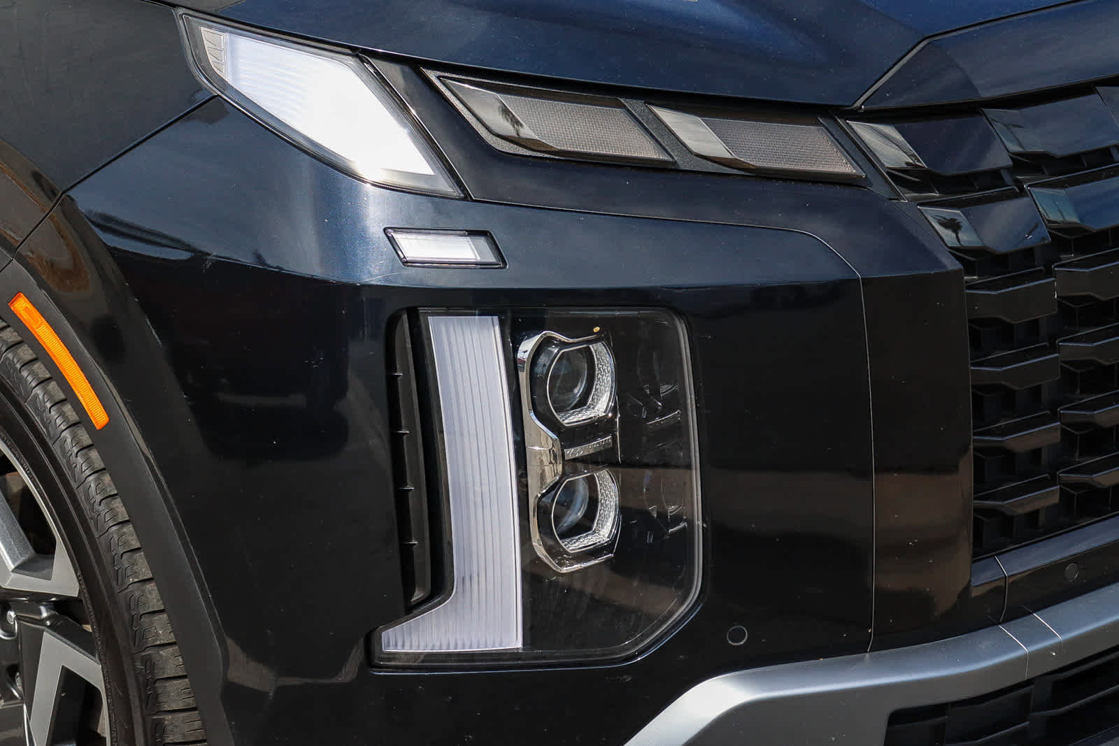 Used 2023 Hyundai Palisade Limited image 2