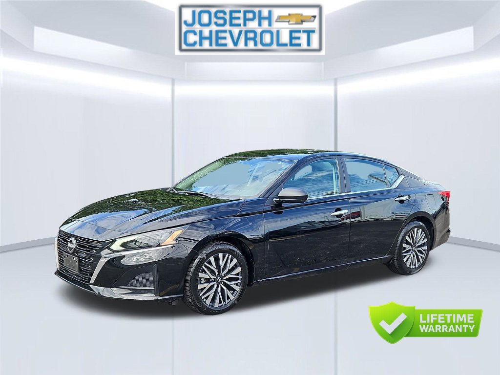 Used 2025 Nissan Altima 2.5 SV FWD image 2