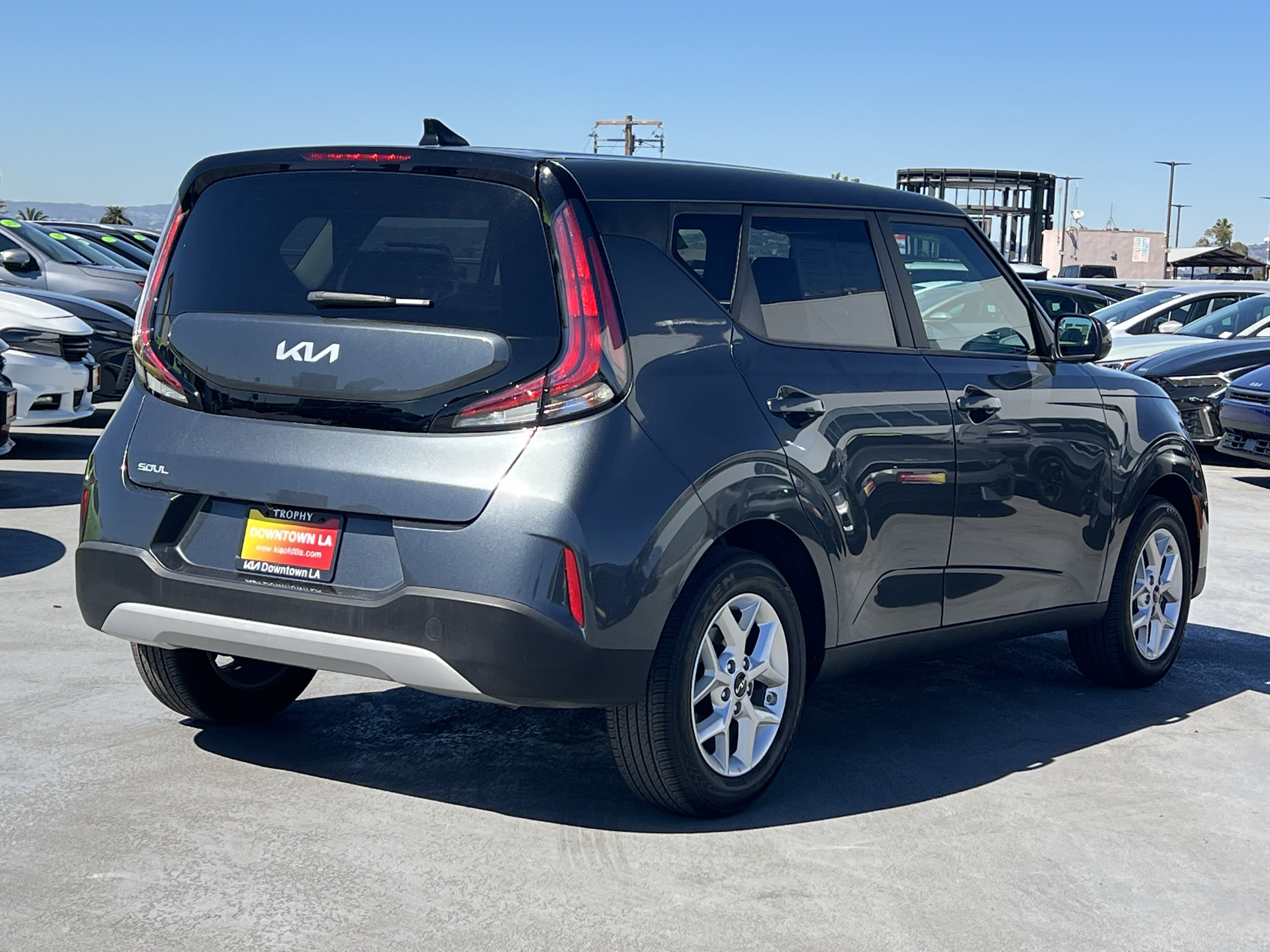 Used 2025 Kia Soul LX w/ LX Technology Package FWD image 7