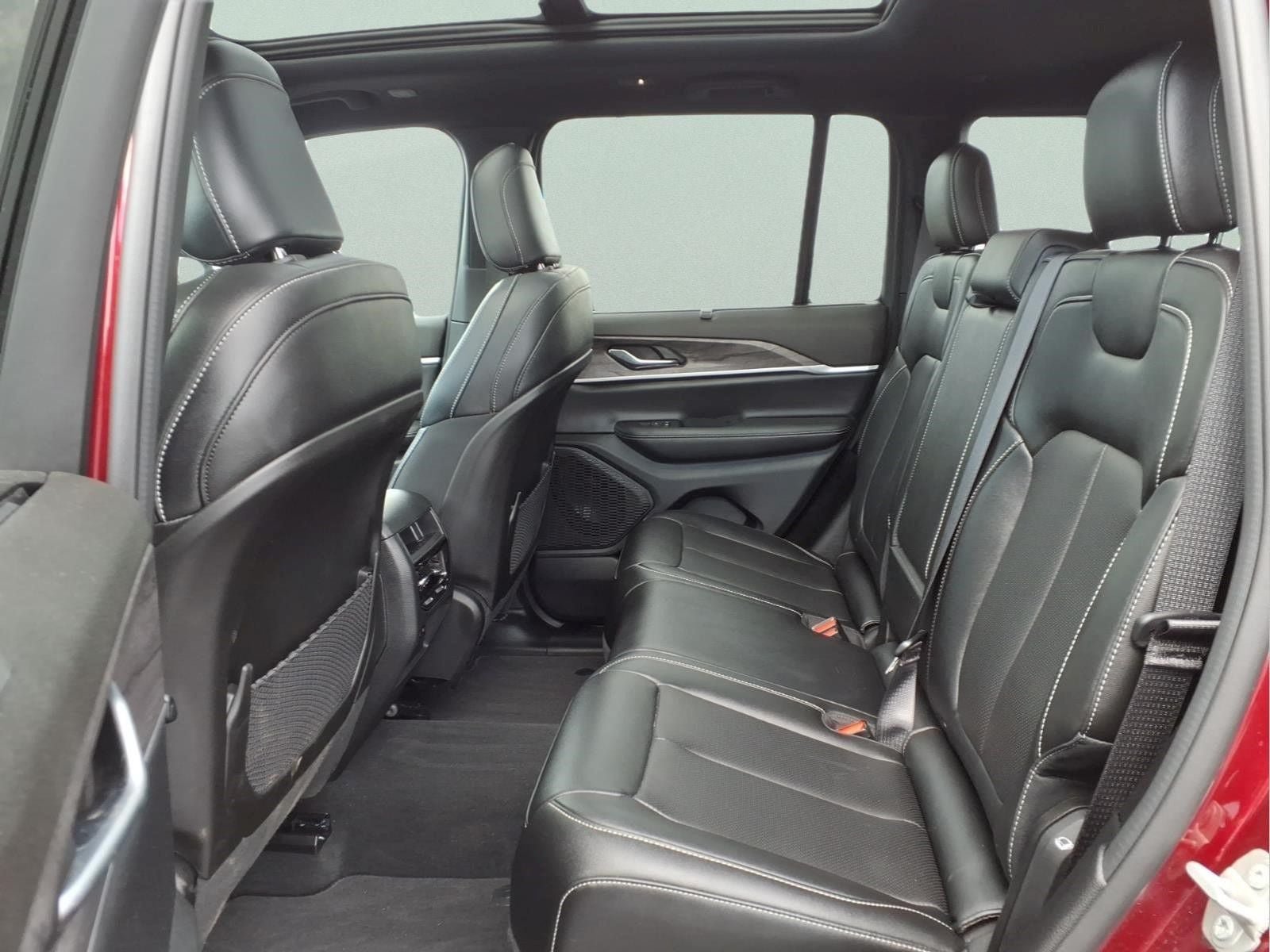 Used 2024 Jeep Grand Cherokee Limited w/ Luxury Tech Group II AWD/4WD image 23