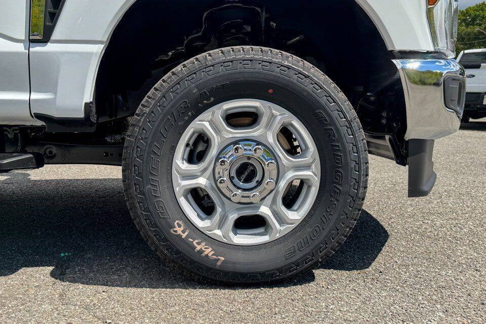Used 2026 Ford F350 XLT w/ FX4 Off-Road Package AWD/4WD image 17