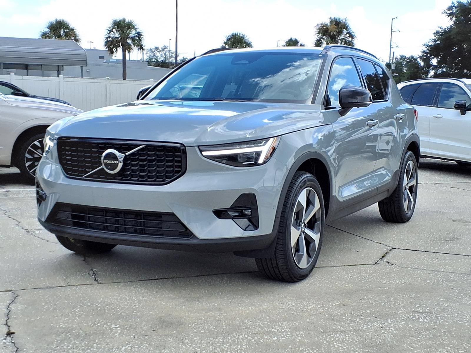 New 2026 Volvo XC40 B5 Plus w/ Protection Package Premier AWD/4WD image 3