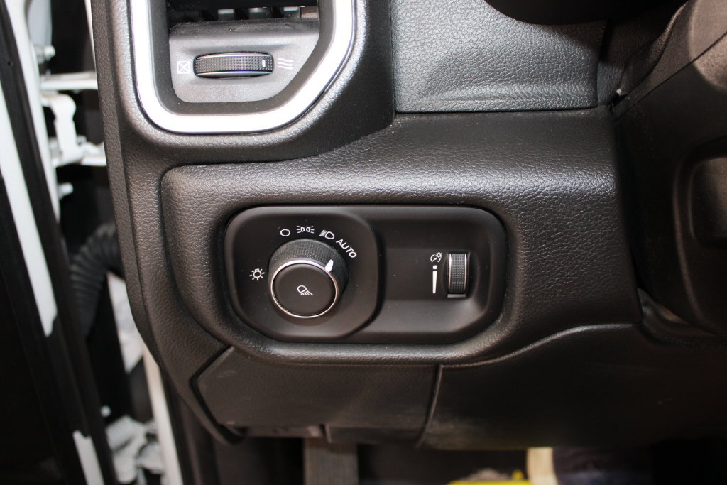 Used 2022 RAM 2500 Big Horn AWD/4WD image 38