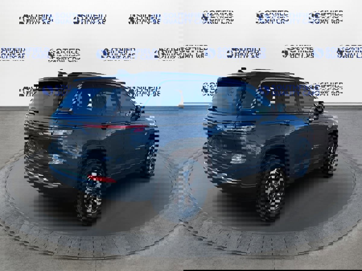 Used 2023 Jeep Grand Cherokee 4WD 4xe image 7