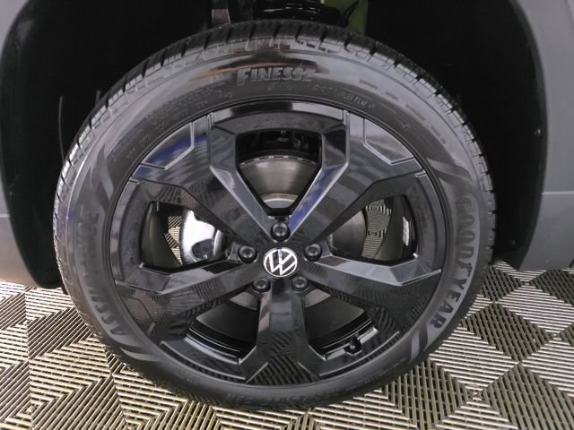 Certified 2025 Volkswagen Taos SEL w/ Black Wheel Plus Package image 10