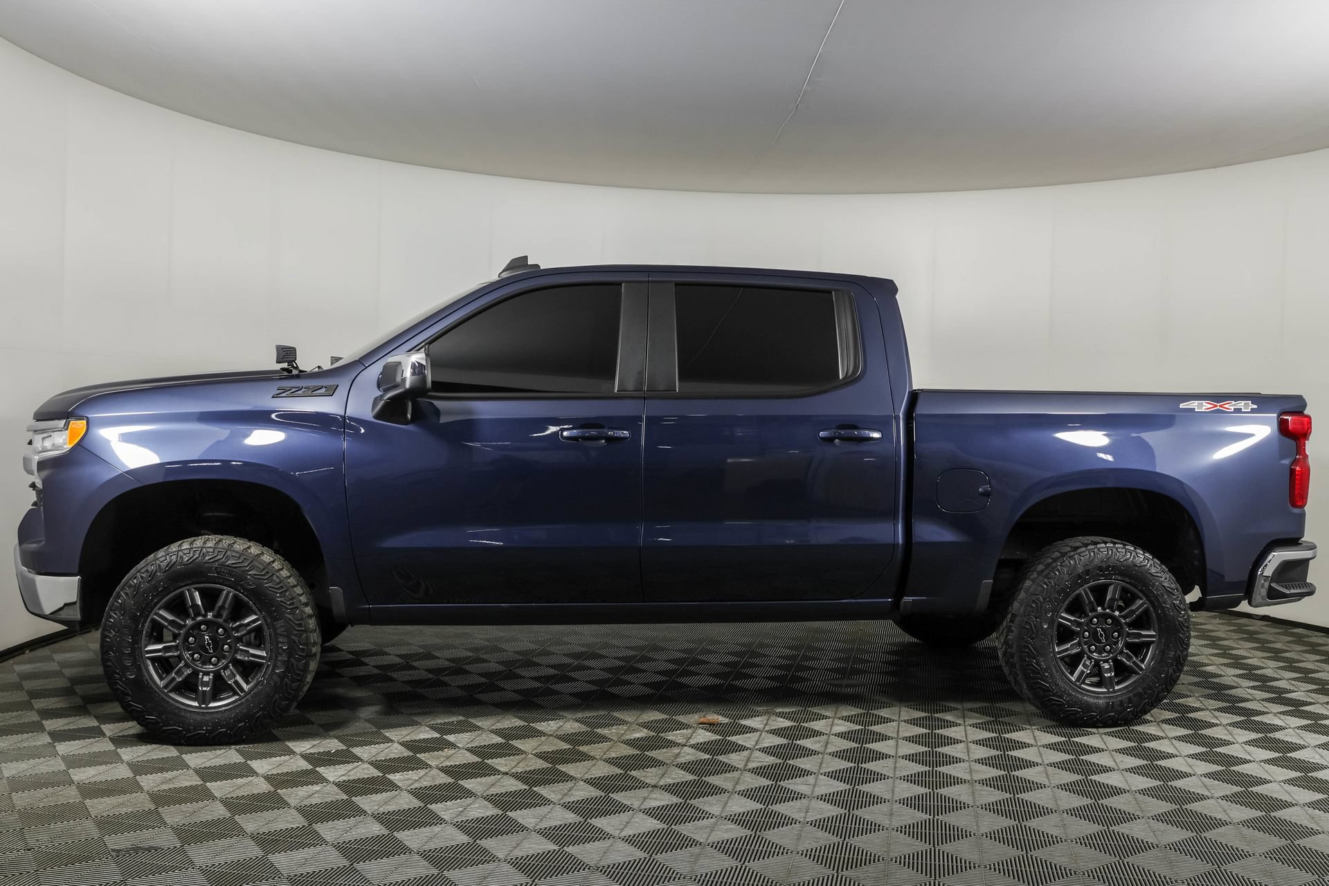 Used 2023 Chevrolet Silverado 1500 LT AWD/4WD image 20