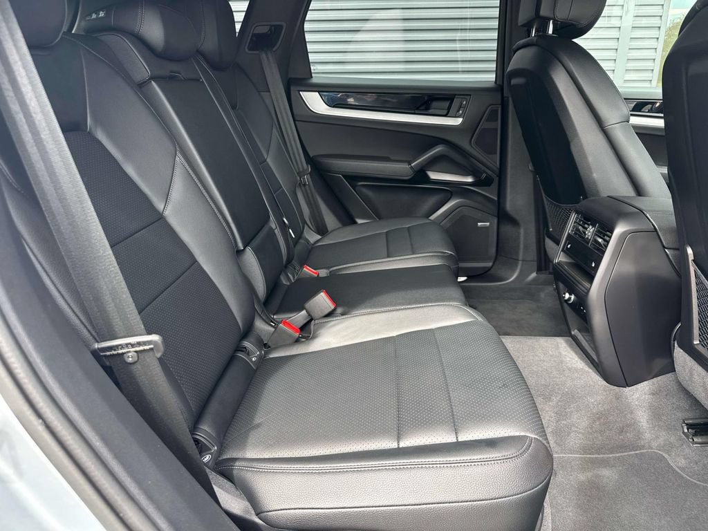 Certified 2025 Porsche Cayenne AWD/4WD image 14