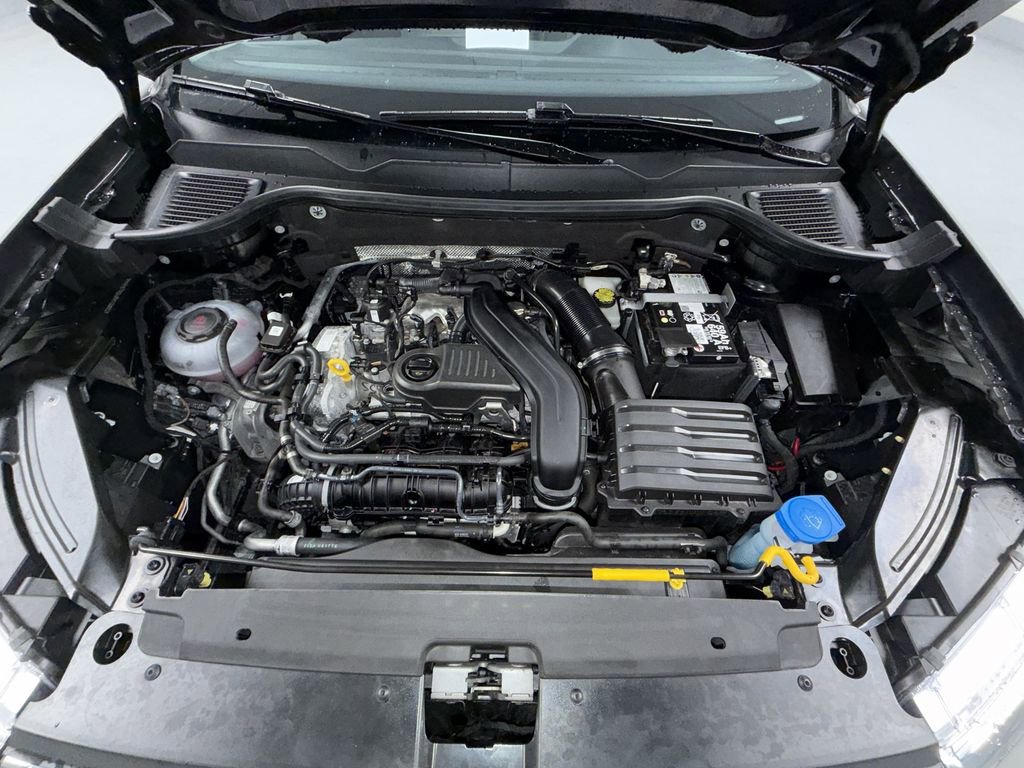Used 2024 Volkswagen Taos SE image 18