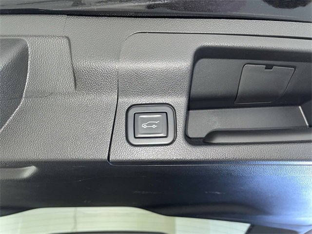 Certified 2023 GMC Acadia SLT w/ Elevation Edition image 17