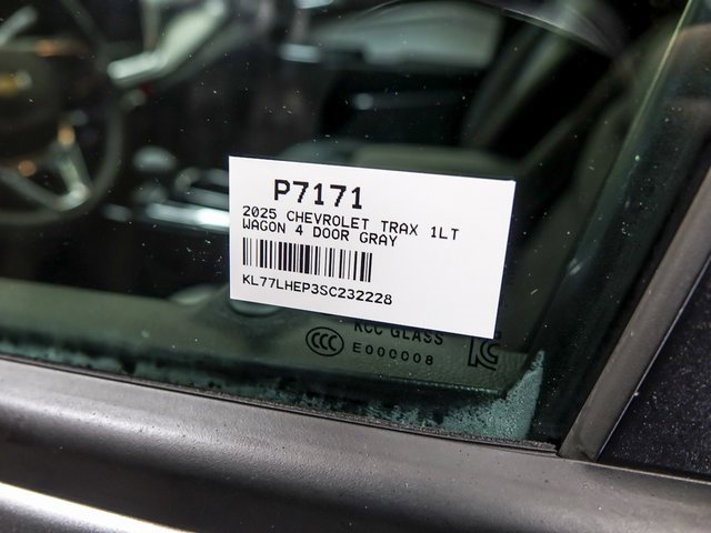 Used 2025 Chevrolet Trax LT w/ LT Convenience Package image 29
