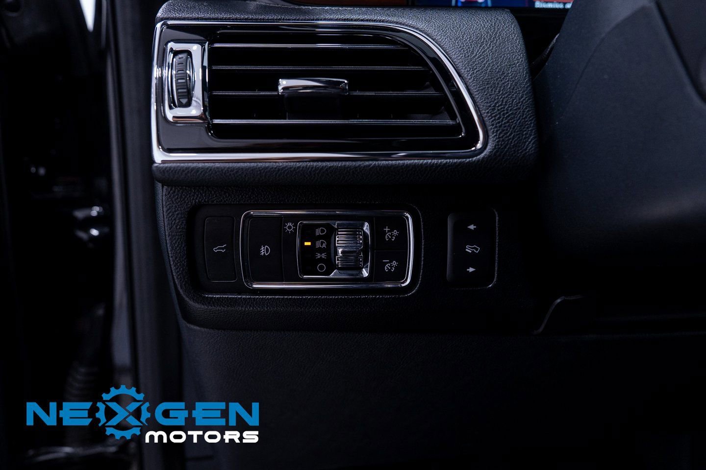 Used 2022 Lincoln Navigator Reserve image 19