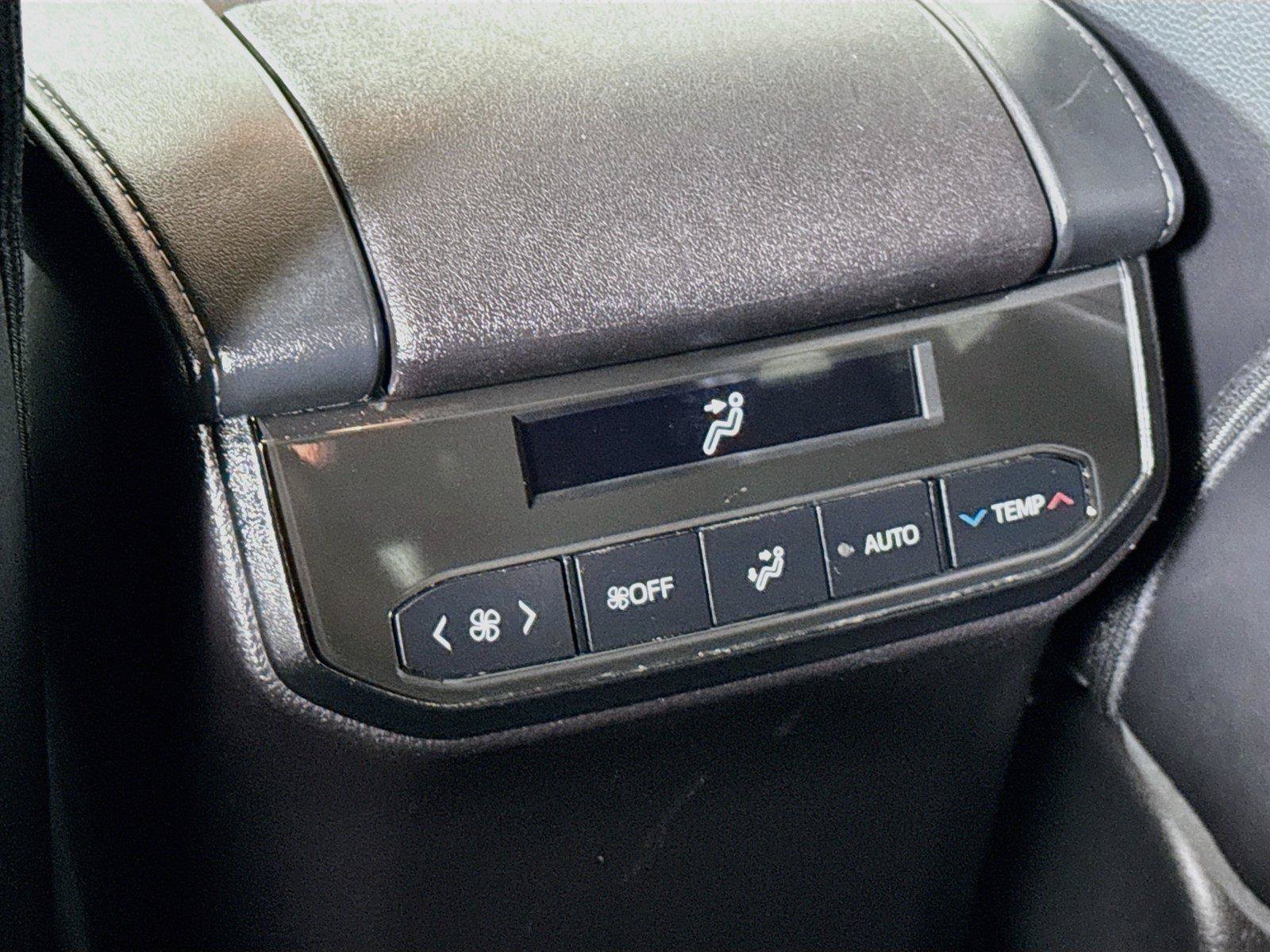 Certified 2023 Toyota Highlander XLE FWD image 40