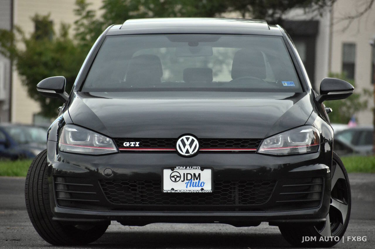 Used 2015 Volkswagen GTI SE FWD image 3
