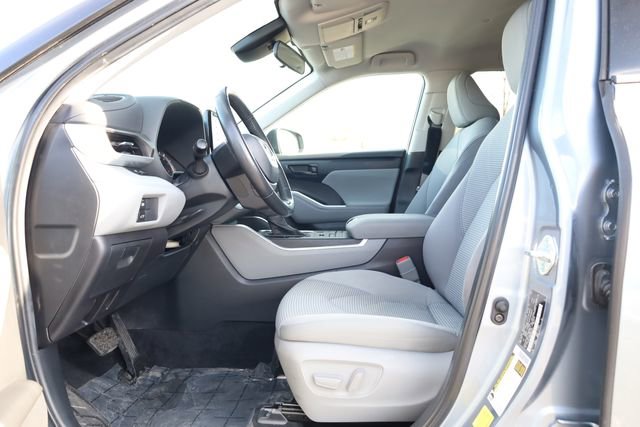 Used 2022 Toyota Highlander LE image 12