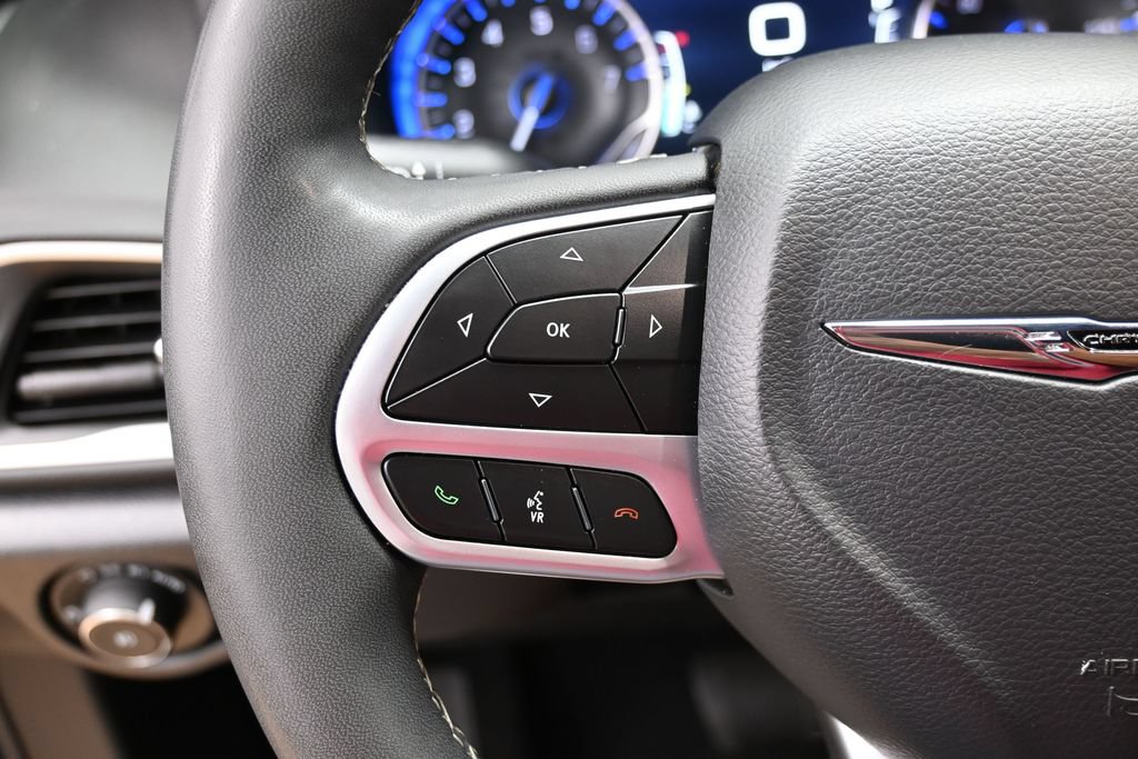 Used 2025 Chrysler Pacifica Select FWD image 20